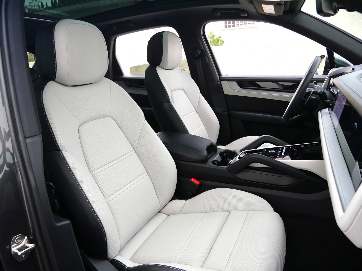 Used 2025 Porsche Cayenne S image 23