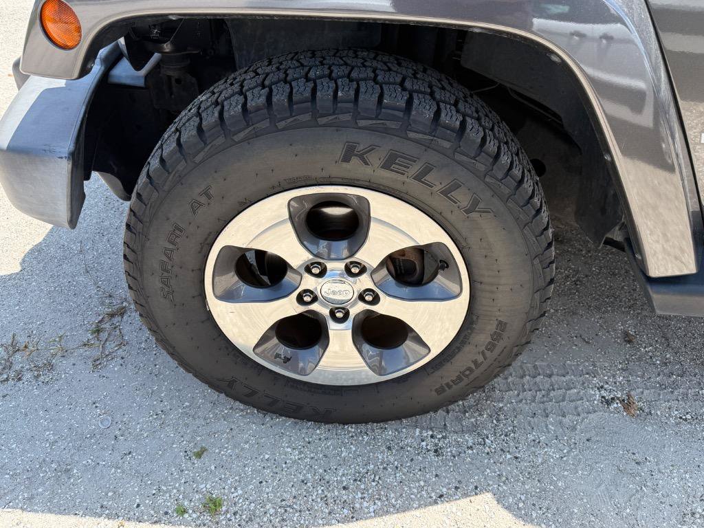 Used 2017 Jeep Wrangler Unlimited Sahara w/ Connectivity Group AWD/4WD image 5