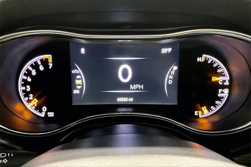 Used 2022 Jeep Grand Cherokee Laredo X image 14