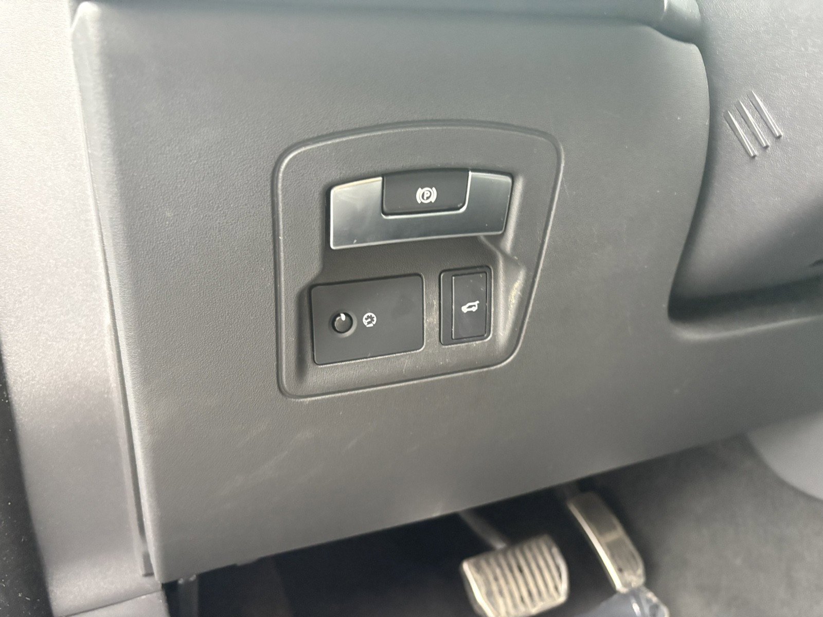 Used 2018 Land Rover Range Rover Velar R-Dynamic HSE image 17