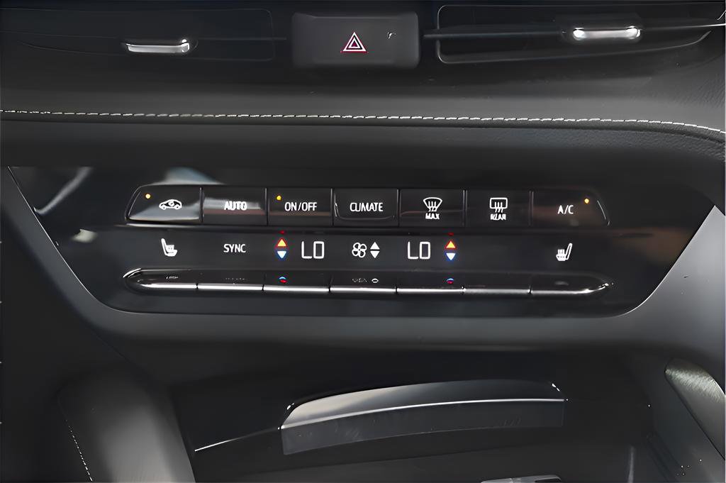 Used 2023 Buick Envision Essence image 13