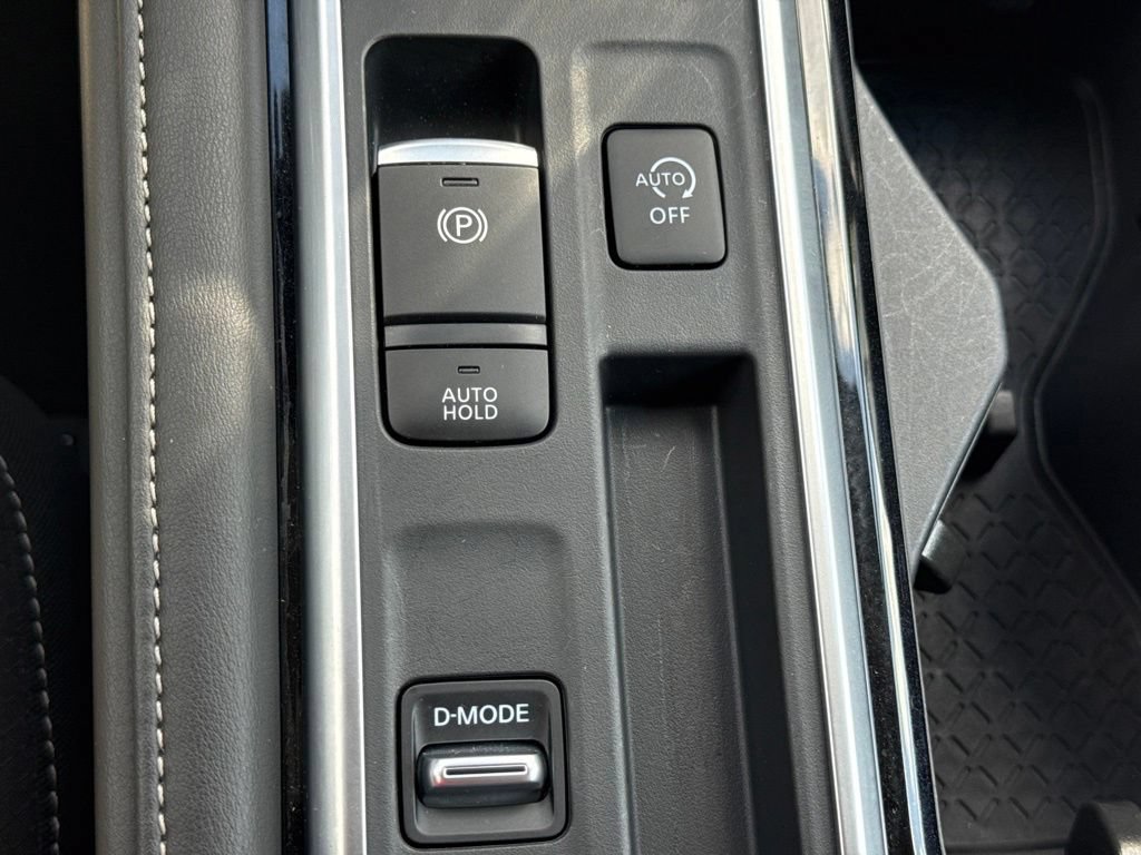 Used 2025 Nissan Pathfinder SL w/ Black Appearance Package FWD image 25