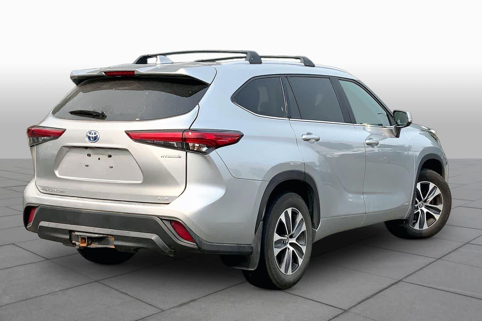 Used 2023 Toyota Highlander XLE AWD/4WD image 13