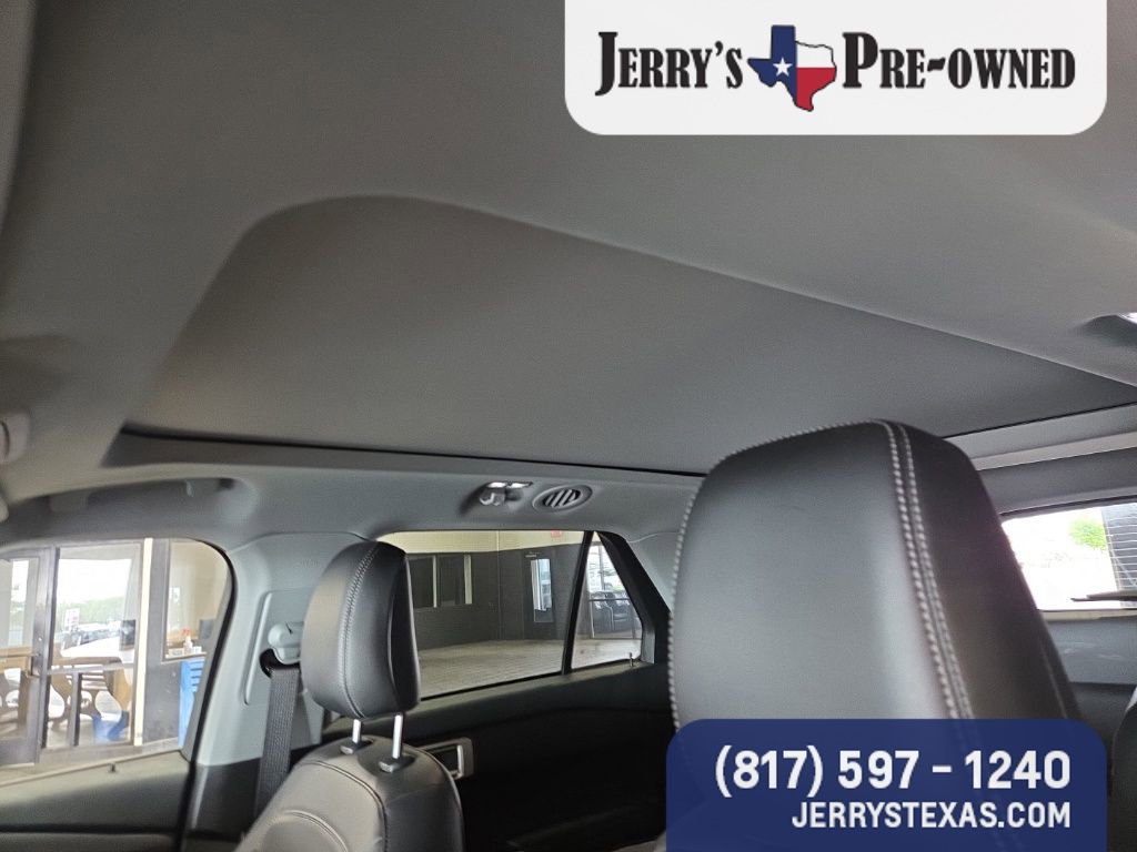 Used 2023 Ford Explorer XLT w/ Equipment Group 202A image 8