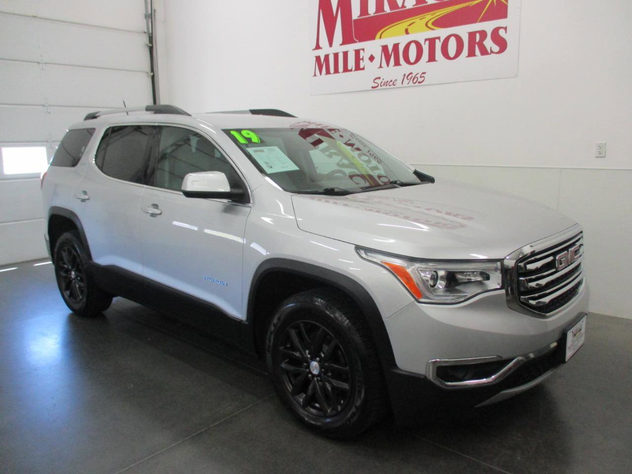 Used 2019 GMC Acadia SLT AWD/4WD image 1