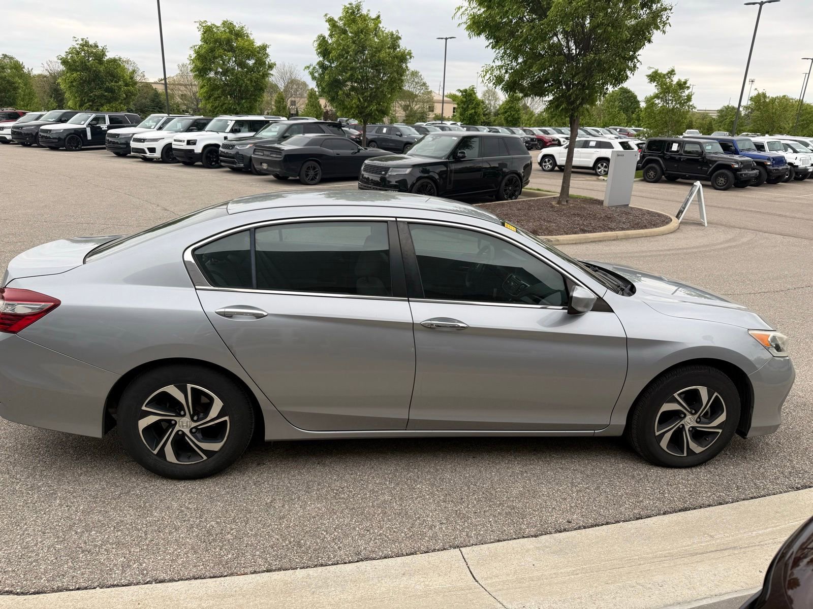 Used 2017 Honda Accord LX image 4