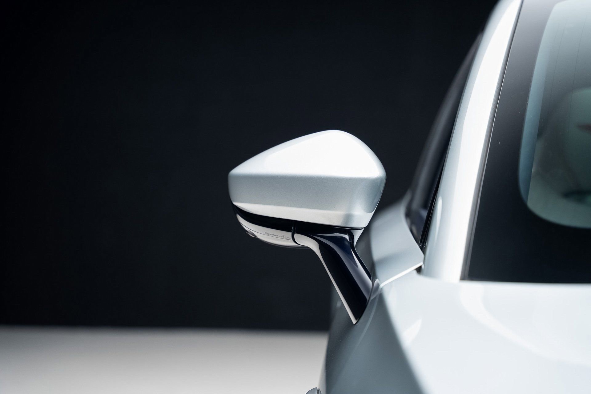 Used 2022 Aston Martin DBX image 14