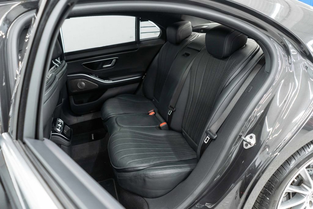 Used 2022 Mercedes-Benz S 500 4MATIC w/ AMG Line Package image 32