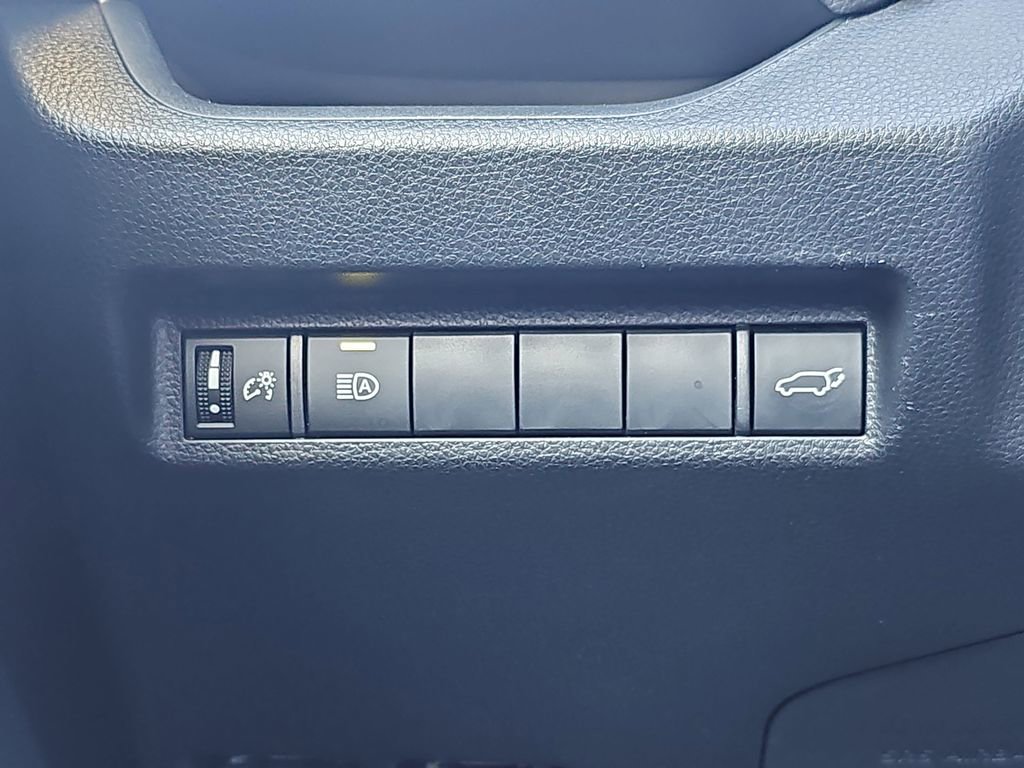 Used 2023 Toyota RAV4 XLE Premium image 31