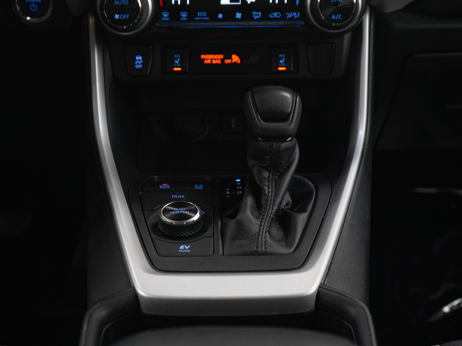 Used 2021 Toyota RAV4 XLE w/ XLE Grade Weather Package AWD/4WD image 17