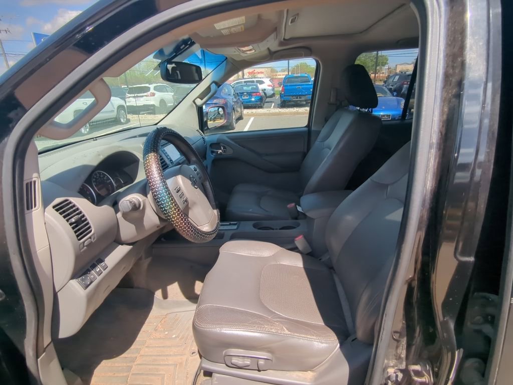 Used 2013 Nissan Frontier SL w/ Moonroof Pkg image 11
