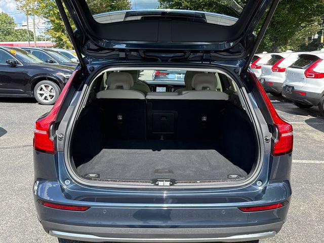 Certified 2025 Volvo V60 B5 Cross Country Plus AWD/4WD image 25