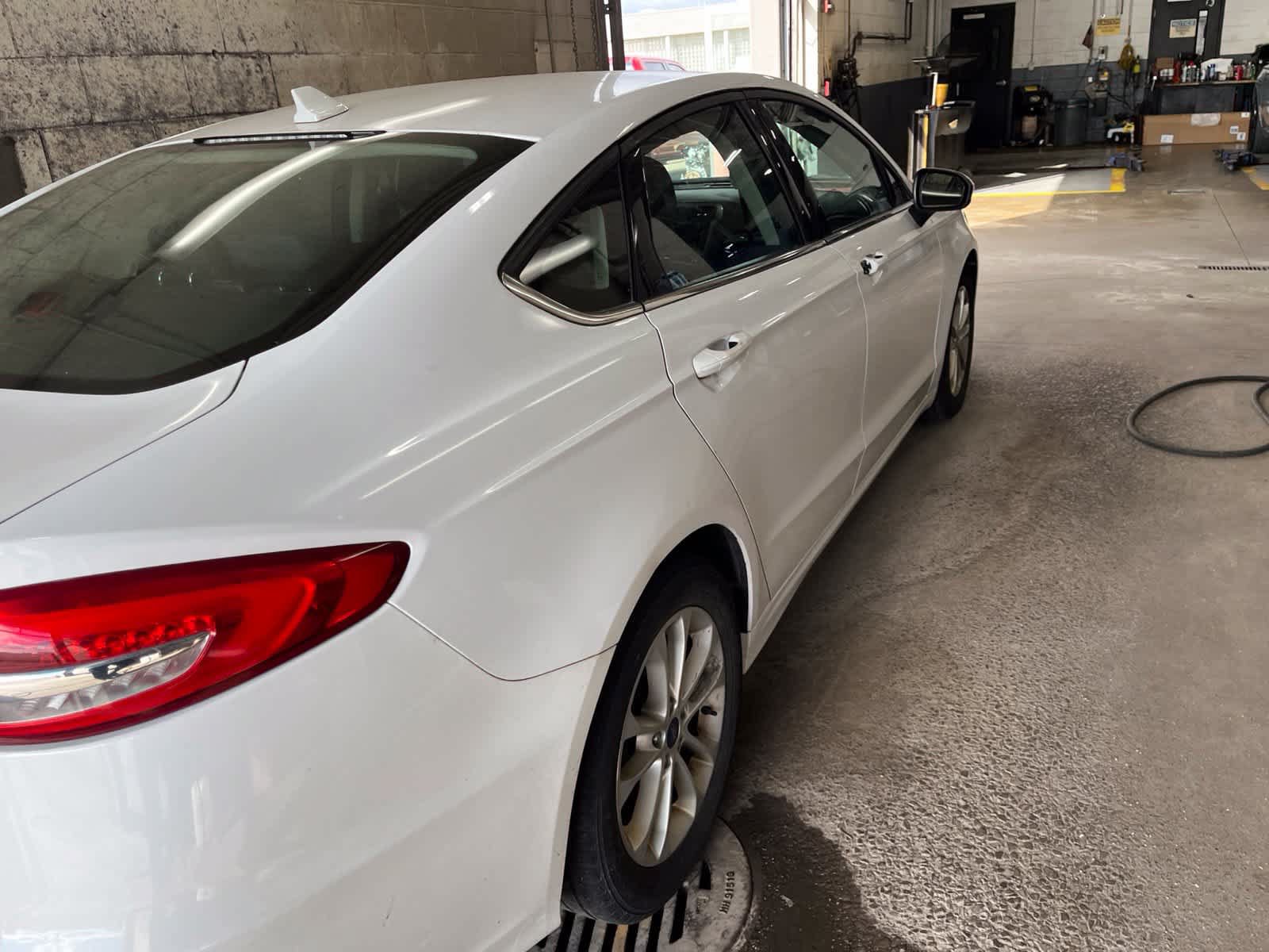 Used 2020 Ford Fusion SE FWD image 10
