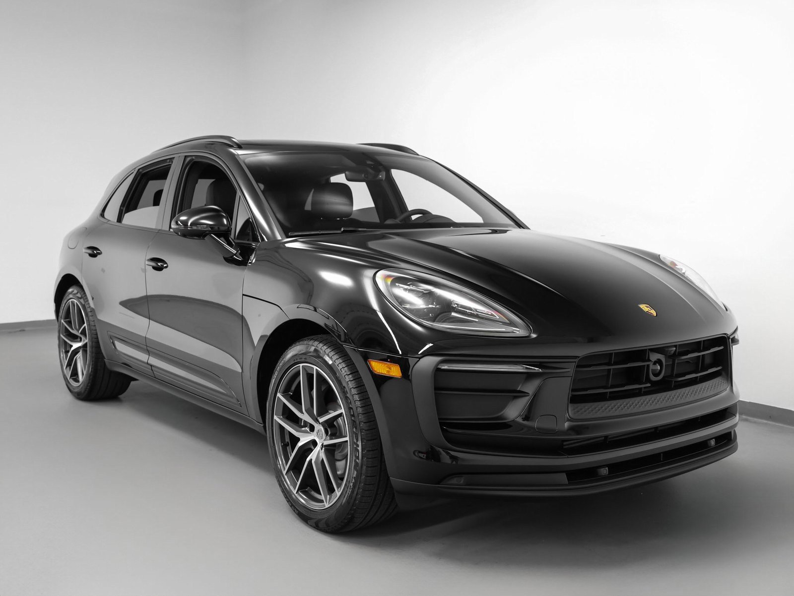 Certified 2025 Porsche Macan image 10