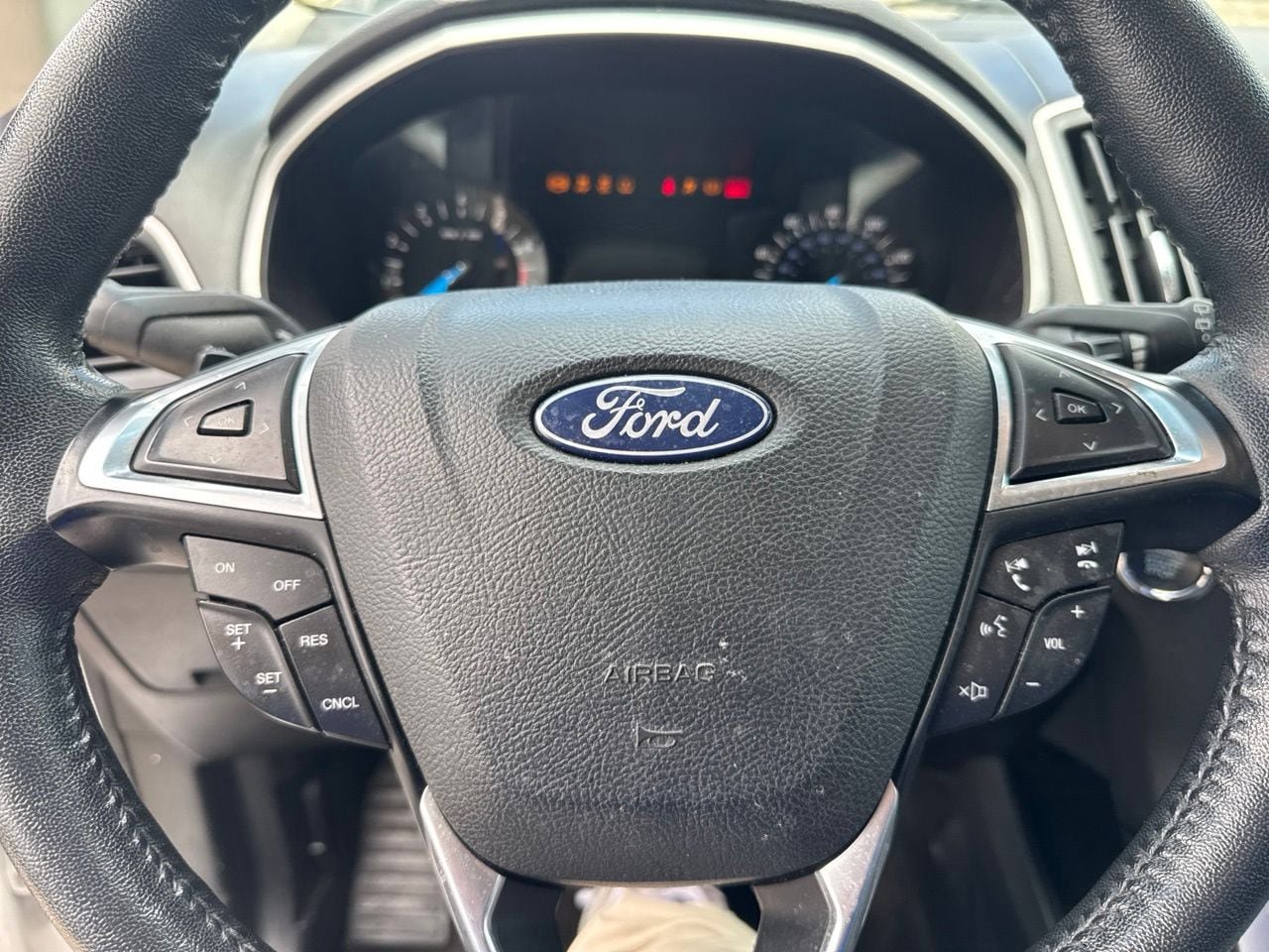 Used 2018 Ford Edge SEL FWD image 9