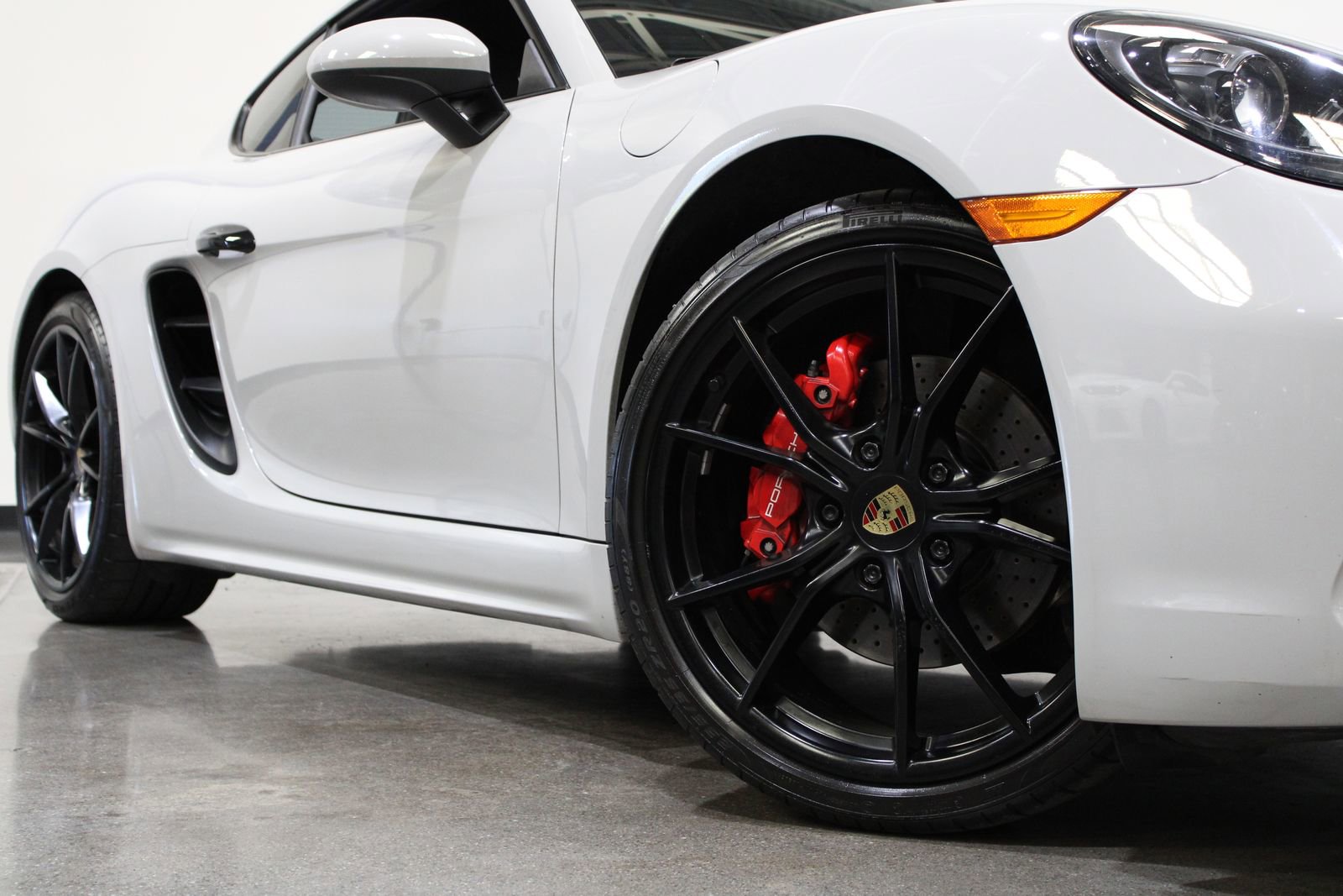 Used 2019 Porsche 718 Cayman S RWD image 3