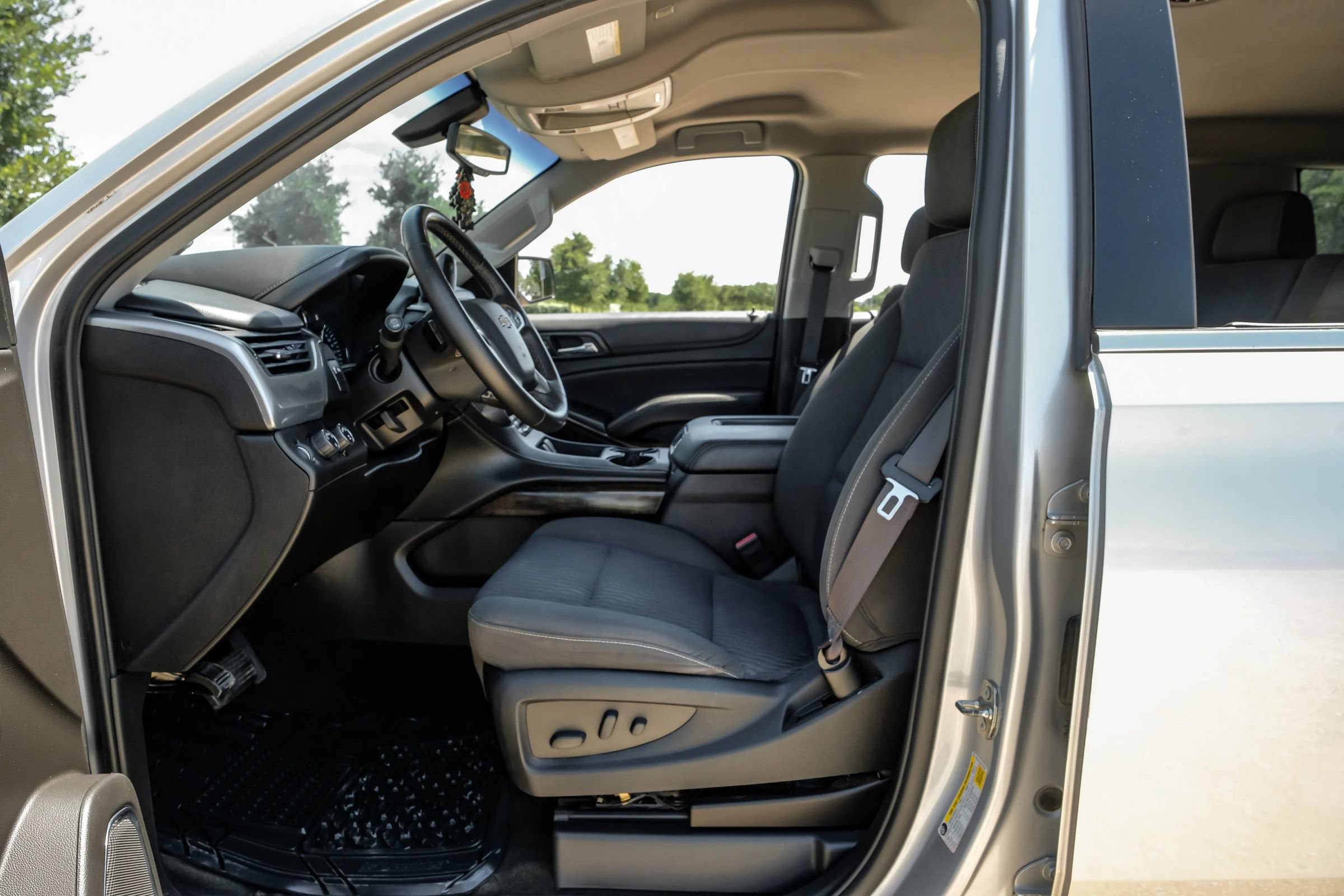 Used 2017 Chevrolet Tahoe LS AWD/4WD image 4
