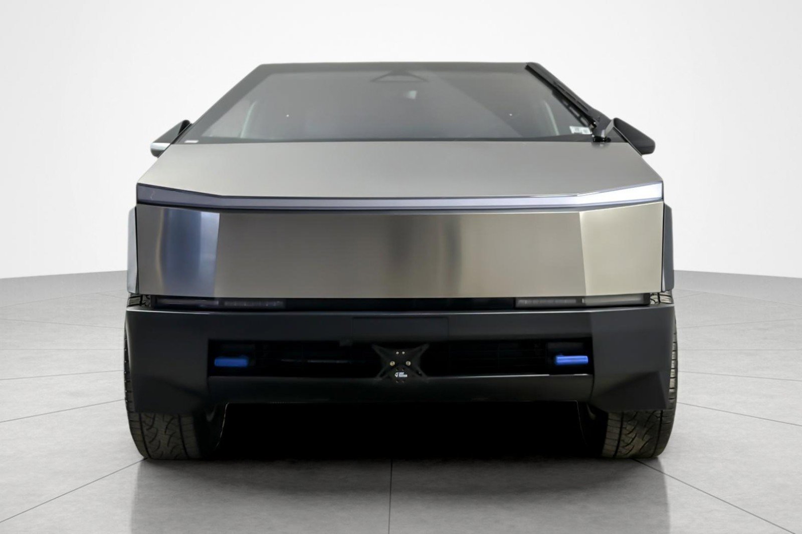 Used 2025 Tesla Cybertruck AWD Crew Cab image 8