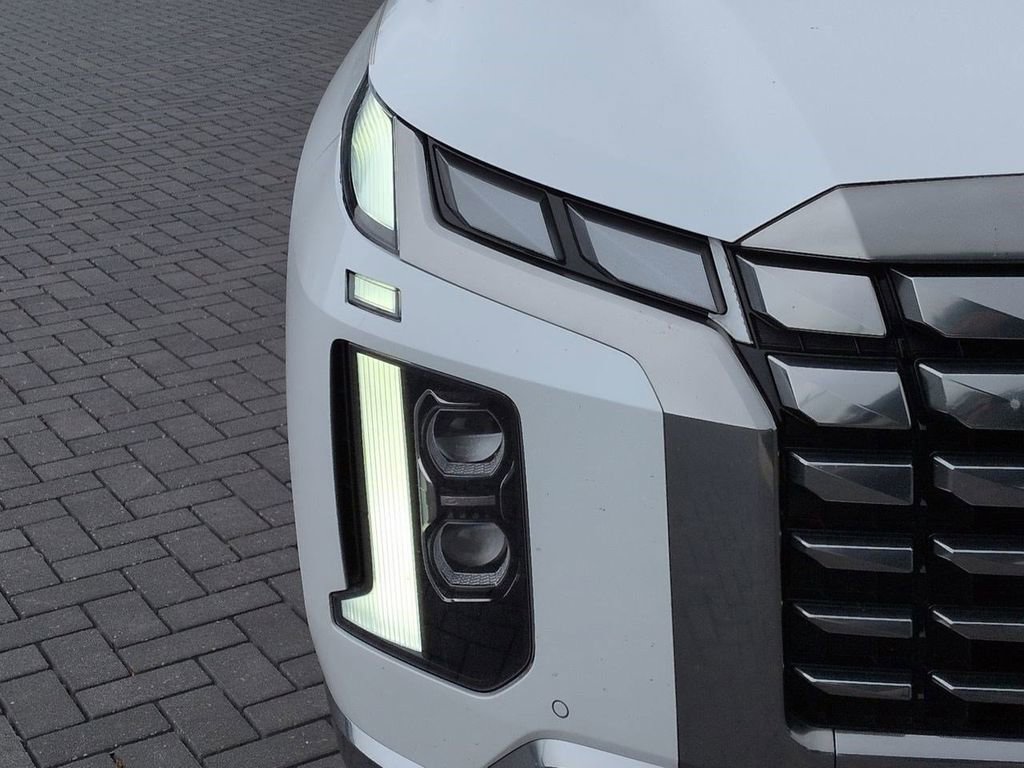 Used 2023 Hyundai Palisade Calligraphy image 11