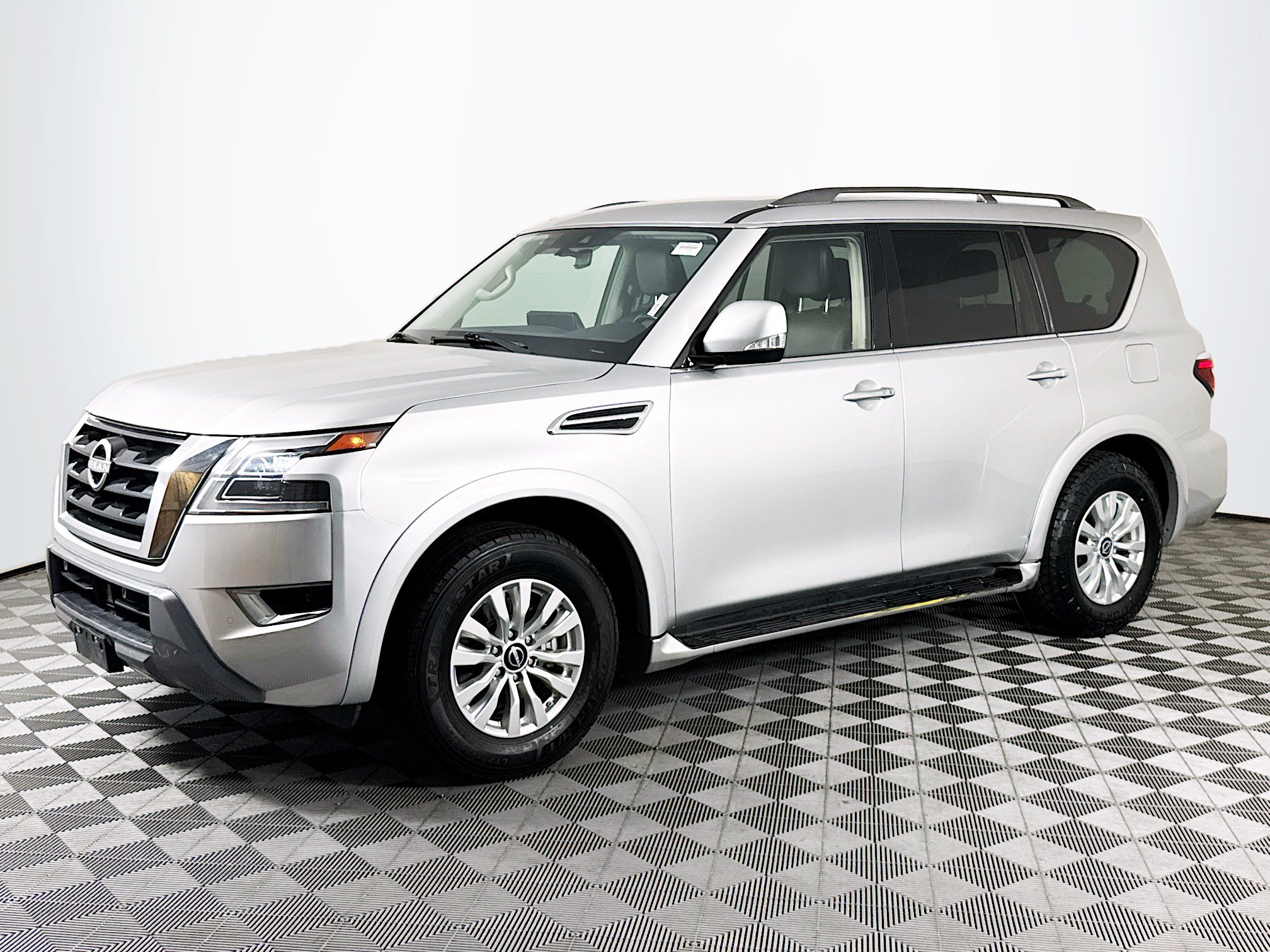 Used 2021 Nissan Armada SV RWD image 4
