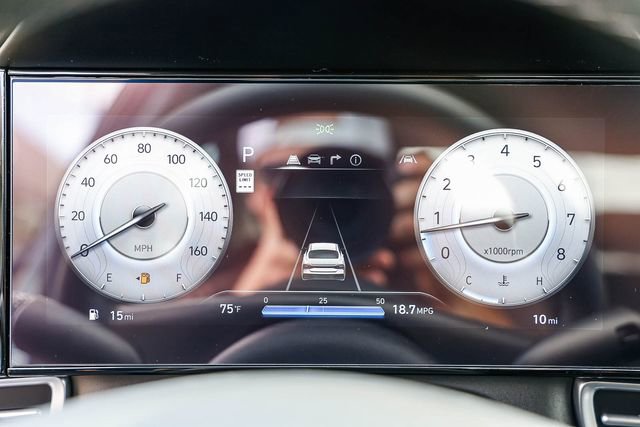 New 2026 Hyundai Elantra Limited FWD image 27