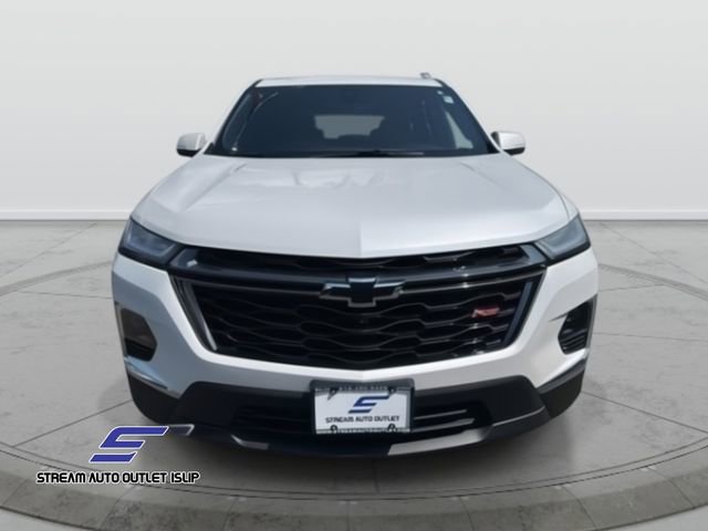 Used 2023 Chevrolet Traverse RS image 2