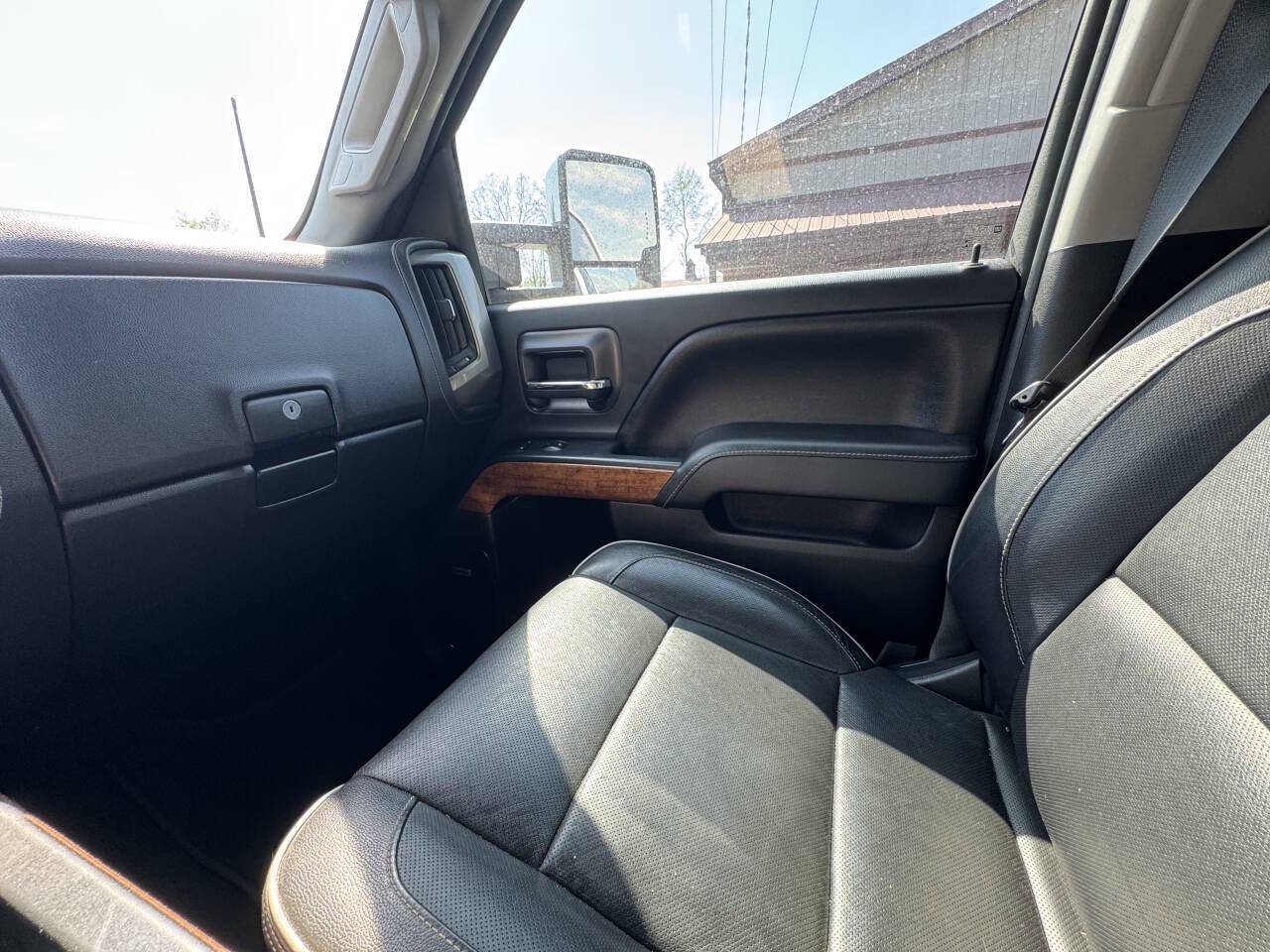 Used 2017 Chevrolet Silverado 2500 High Country w/ Duramax Plus Package AWD/4WD image 31