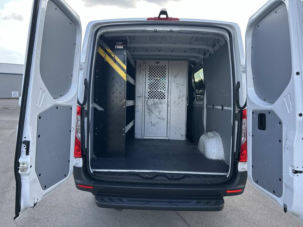 Used 2022 Mercedes-Benz Sprinter 2500 image 17