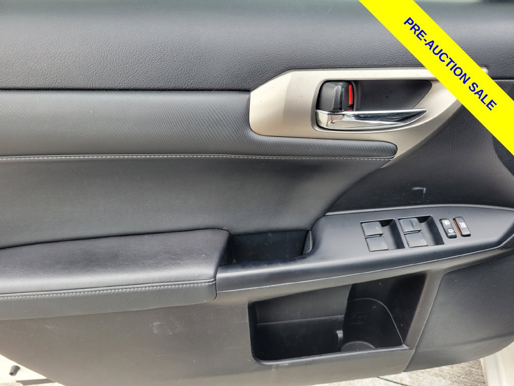 Used 2017 Lexus CT 200h w/ Seat Comfort Package FWD image 19