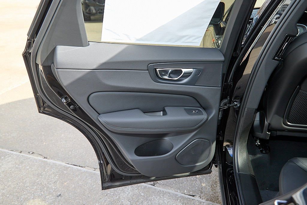 New 2026 Volvo XC60 B5 Core image 18