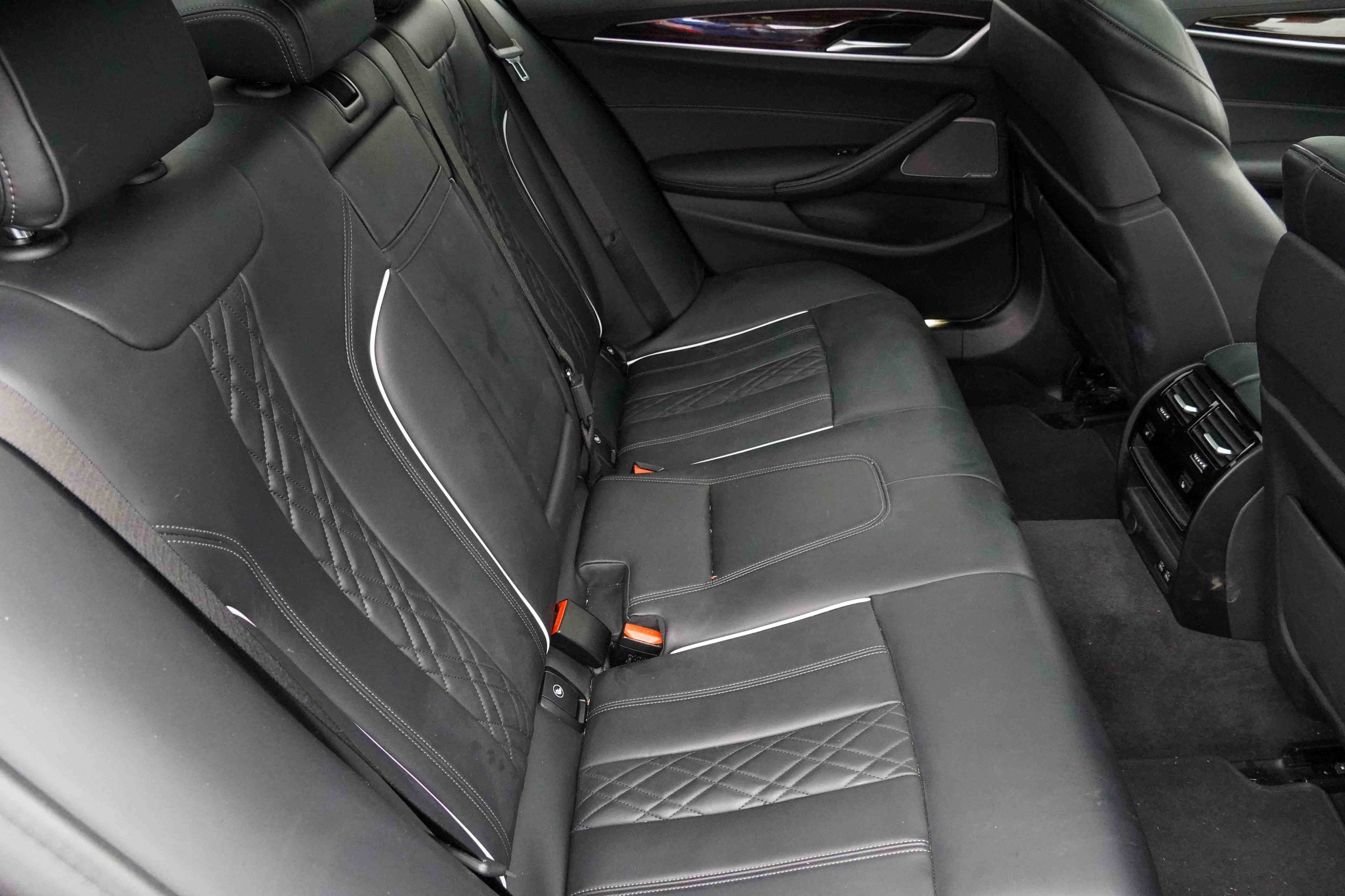 Used 2022 BMW M550i xDrive w/ Executive Package image 38