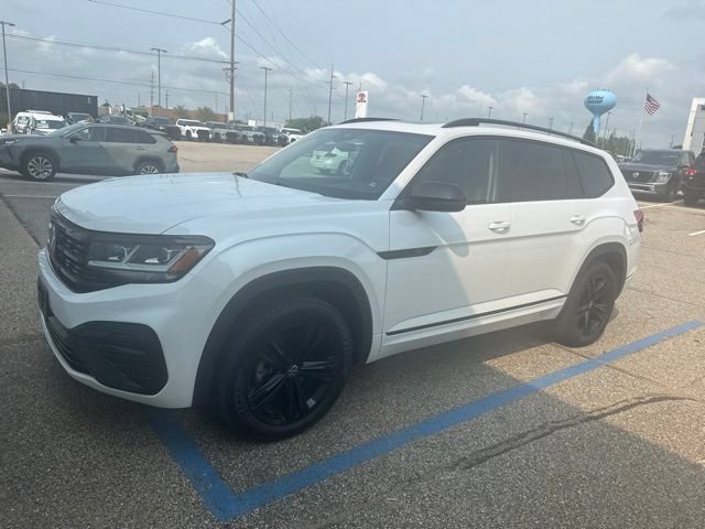 Used 2023 Volkswagen Atlas SEL R-Line AWD/4WD image 9