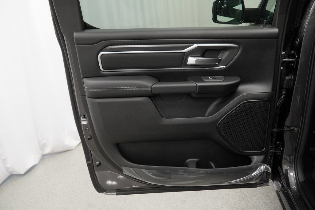 New 2026 RAM 1500 4x4 Crew Cab image 28