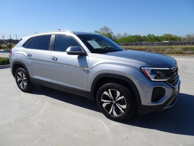 Used 2025 Volkswagen Atlas Cross Sport SE image 3