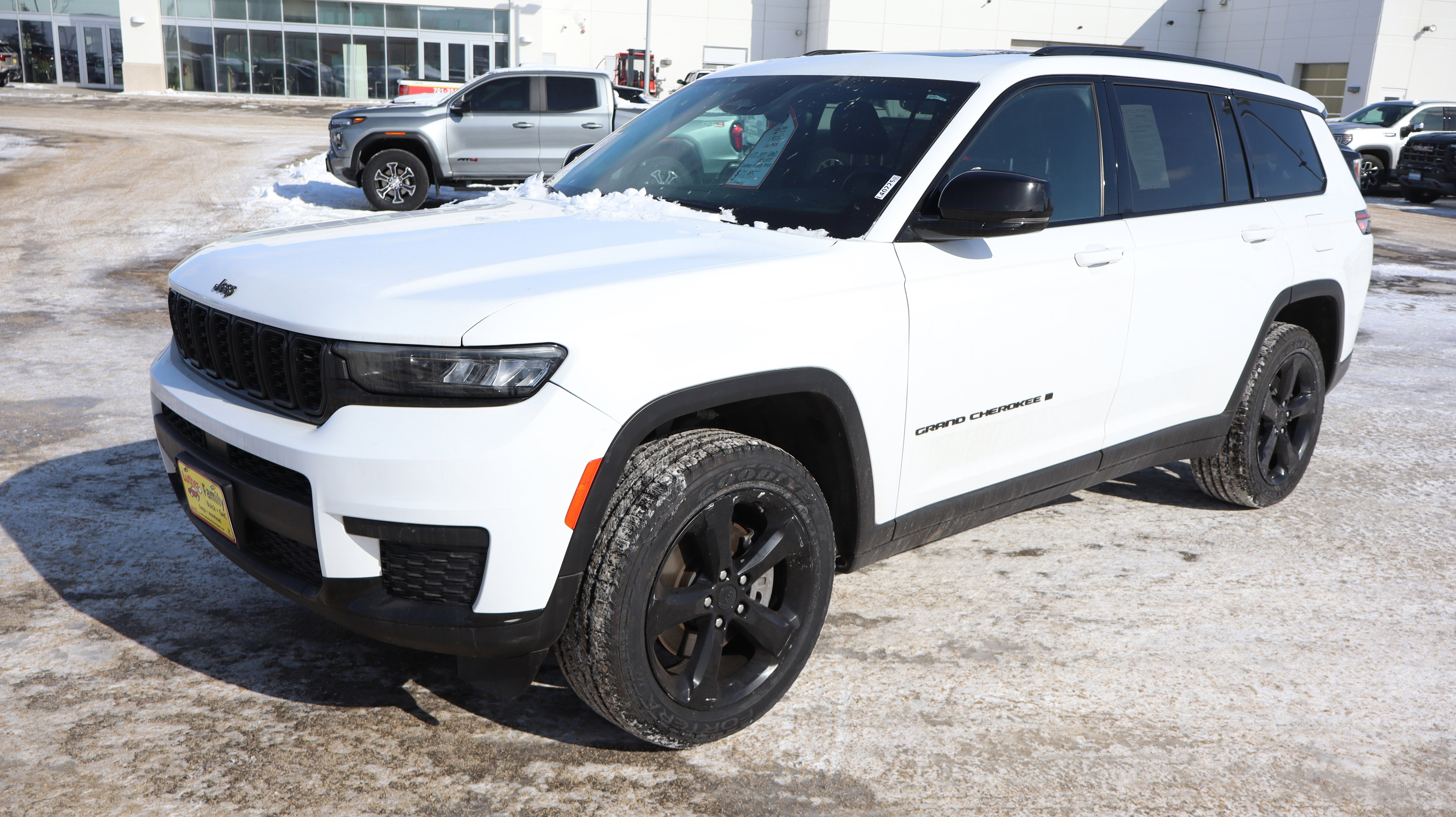 Used 2022 Jeep Grand Cherokee L Laredo image 3