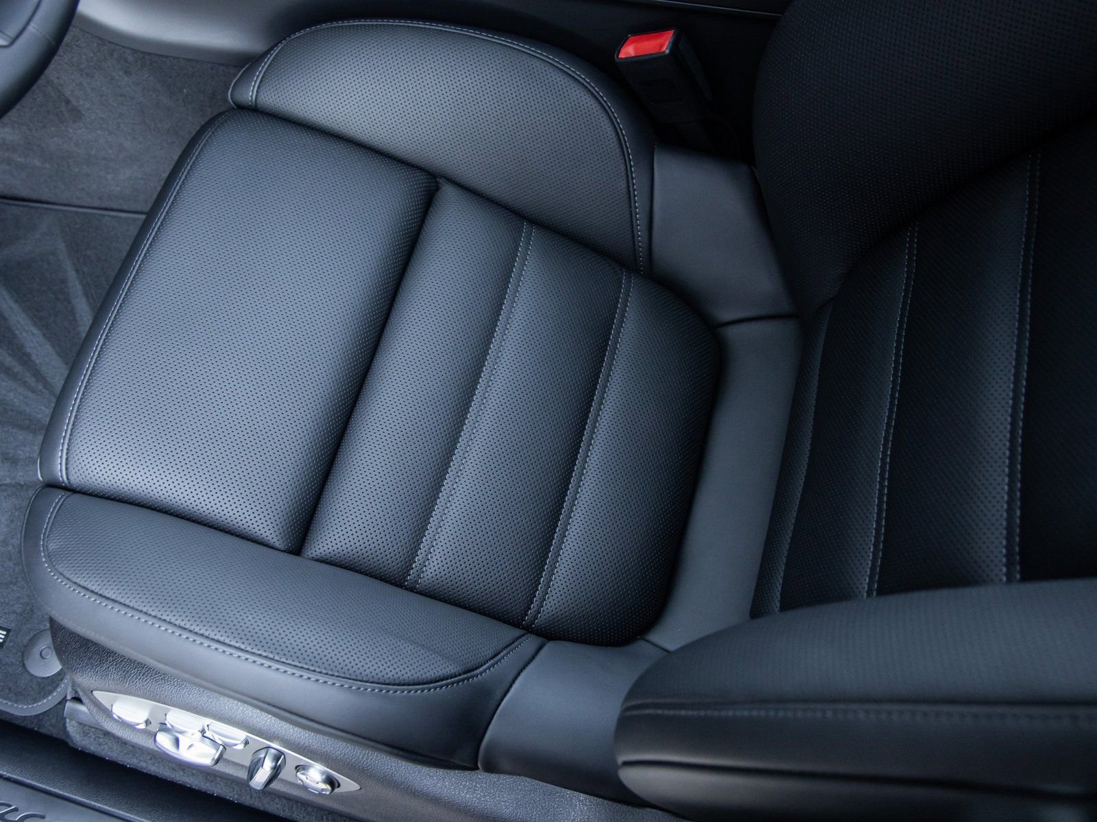 Certified 2026 Porsche Macan image 27