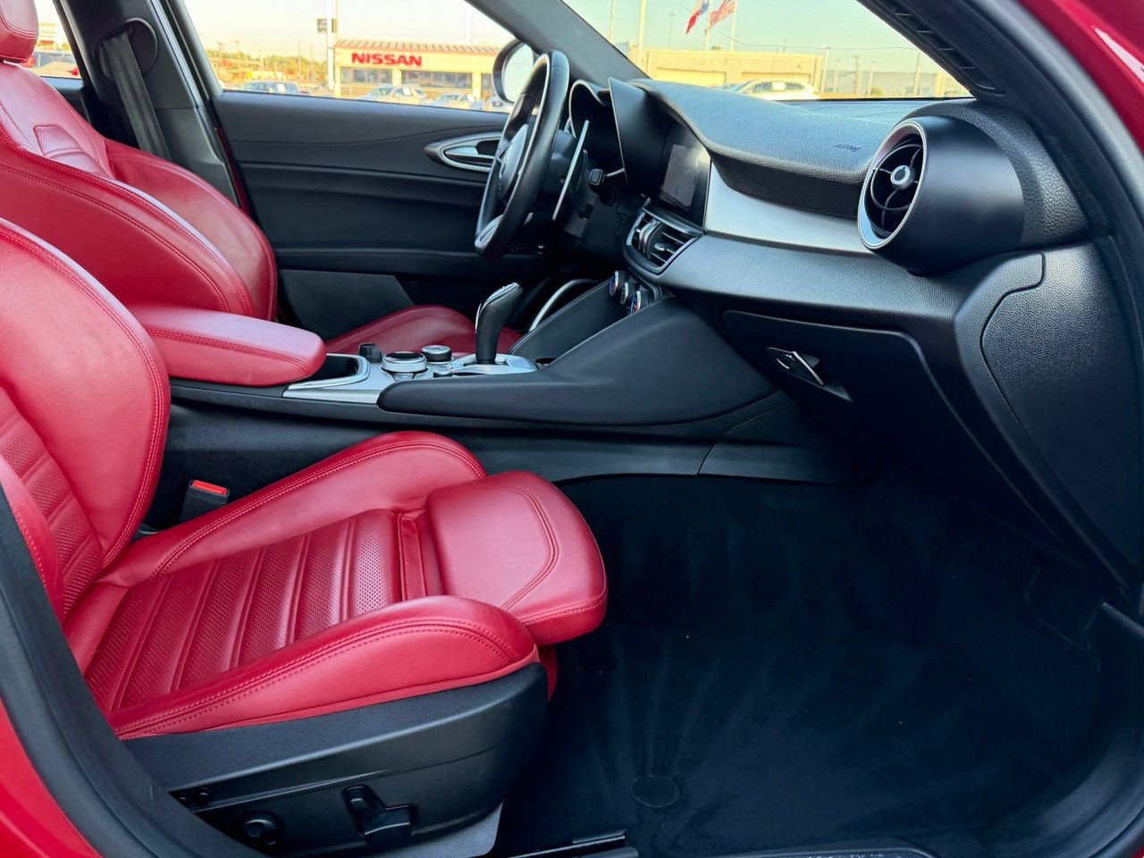 Used 2022 Alfa Romeo Giulia Veloce RWD image 41