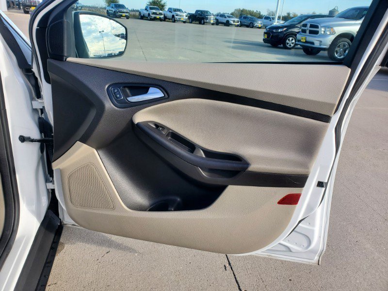 Used 2016 Ford Focus SE FWD image 15