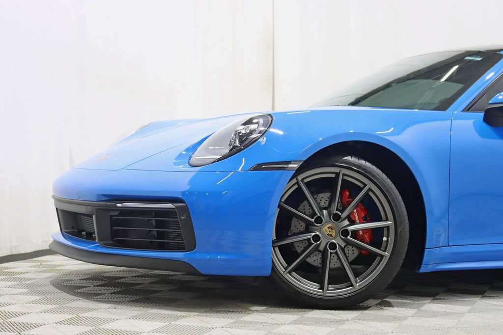 Used 2022 Porsche 911 Carrera RWD image 2