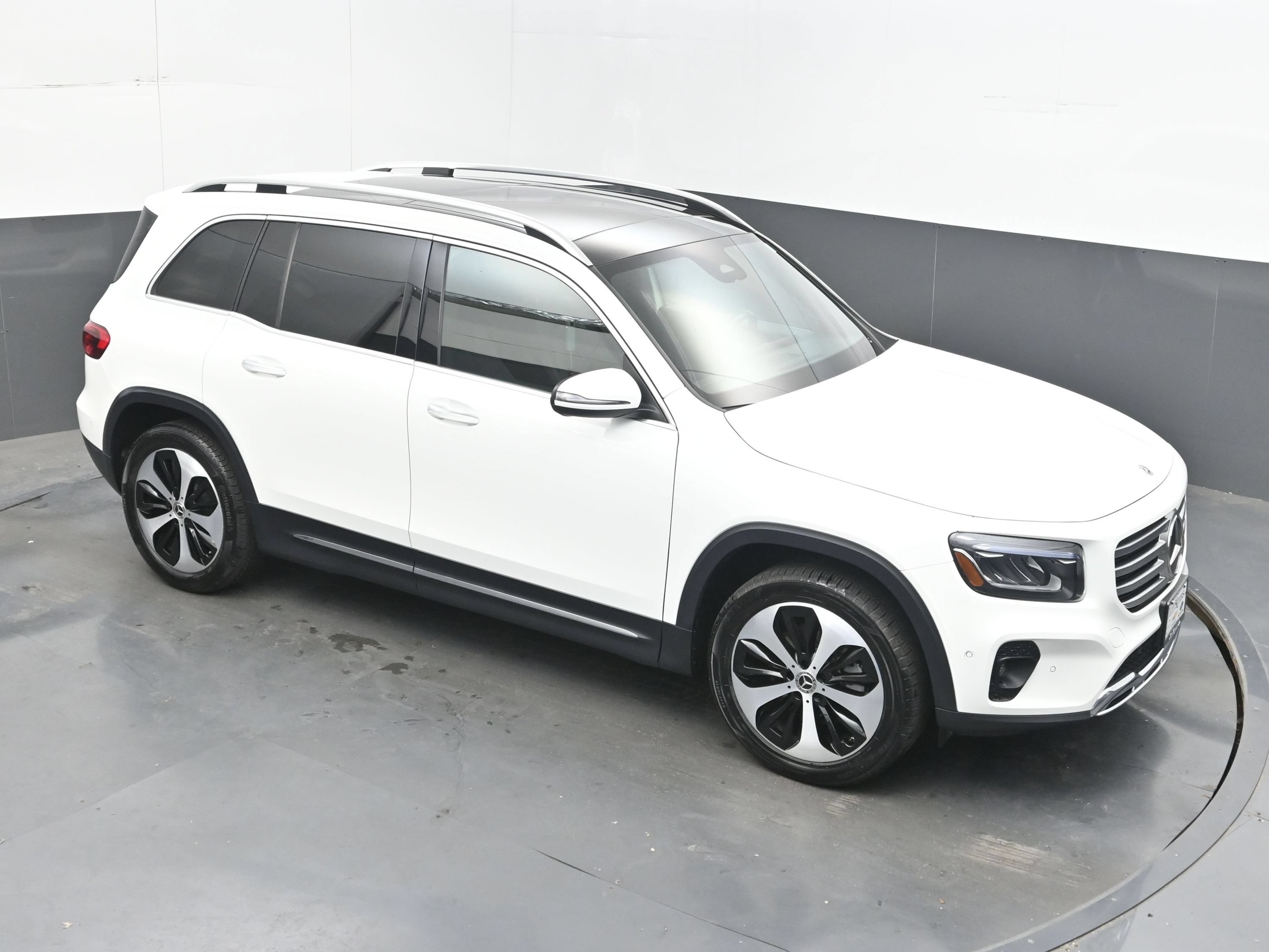 Used 2025 Mercedes-Benz GLB 250 4MATIC image 30