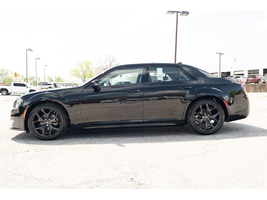 Used 2022 Chrysler 300 Touring L w/ Safetytec Plus Group image 5