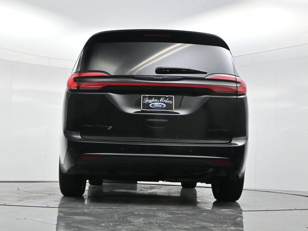 Used 2025 Chrysler Pacifica Limited FWD image 45
