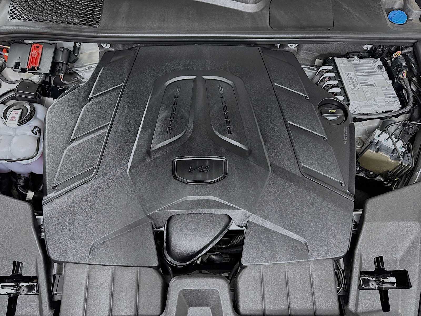 Certified 2025 Porsche Cayenne Coupe AWD/4WD image 30