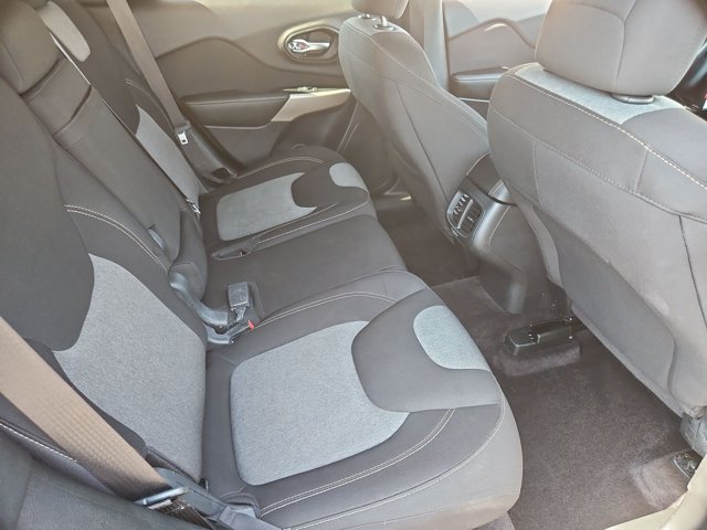 Used 2018 Jeep Cherokee Latitude w/ Altitude Package AWD/4WD image 25