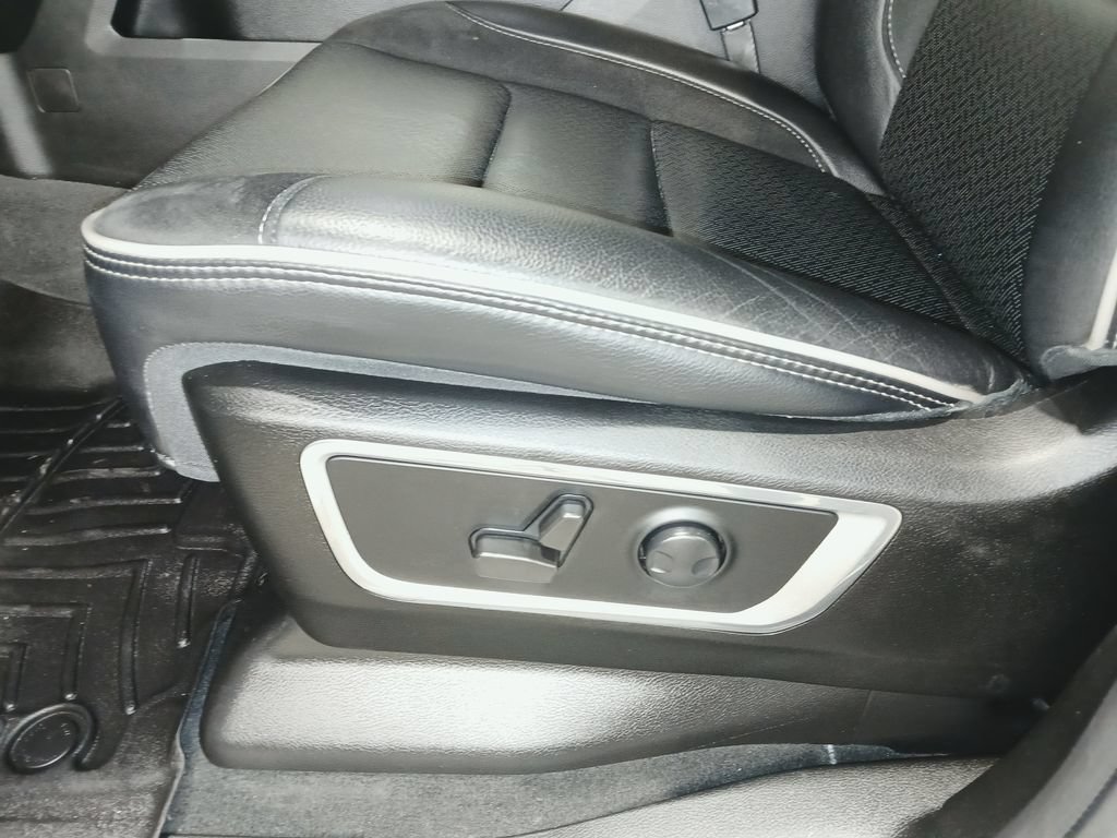 Used 2022 RAM 1500 Laramie AWD/4WD image 17