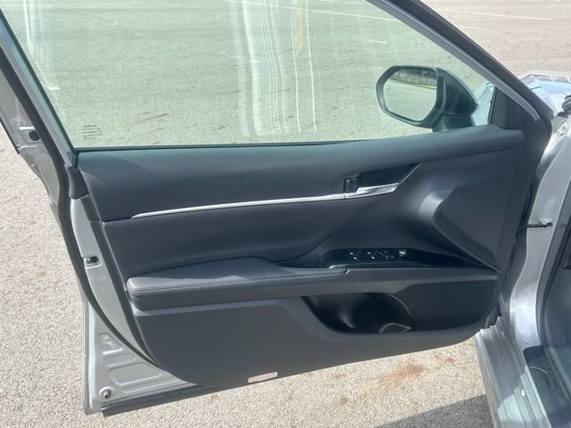 Used 2020 Toyota Camry XSE image 11