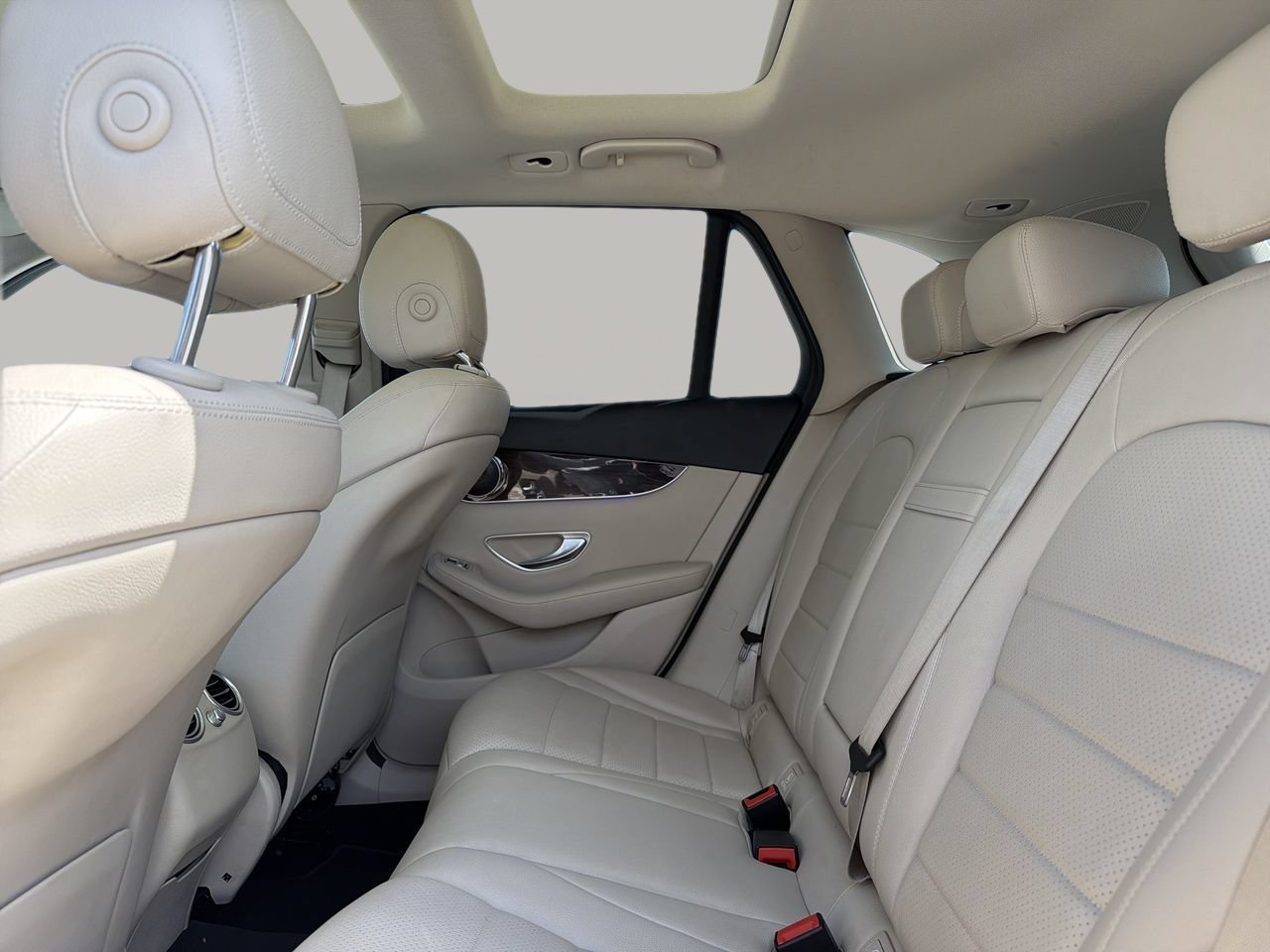 Used 2021 Mercedes-Benz GLC 300 image 17