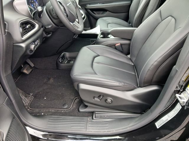 New 2026 Chrysler Voyager LX FWD image 12