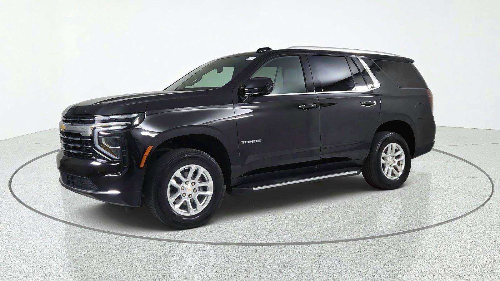 Used 2025 Chevrolet Tahoe LT AWD/4WD image 3