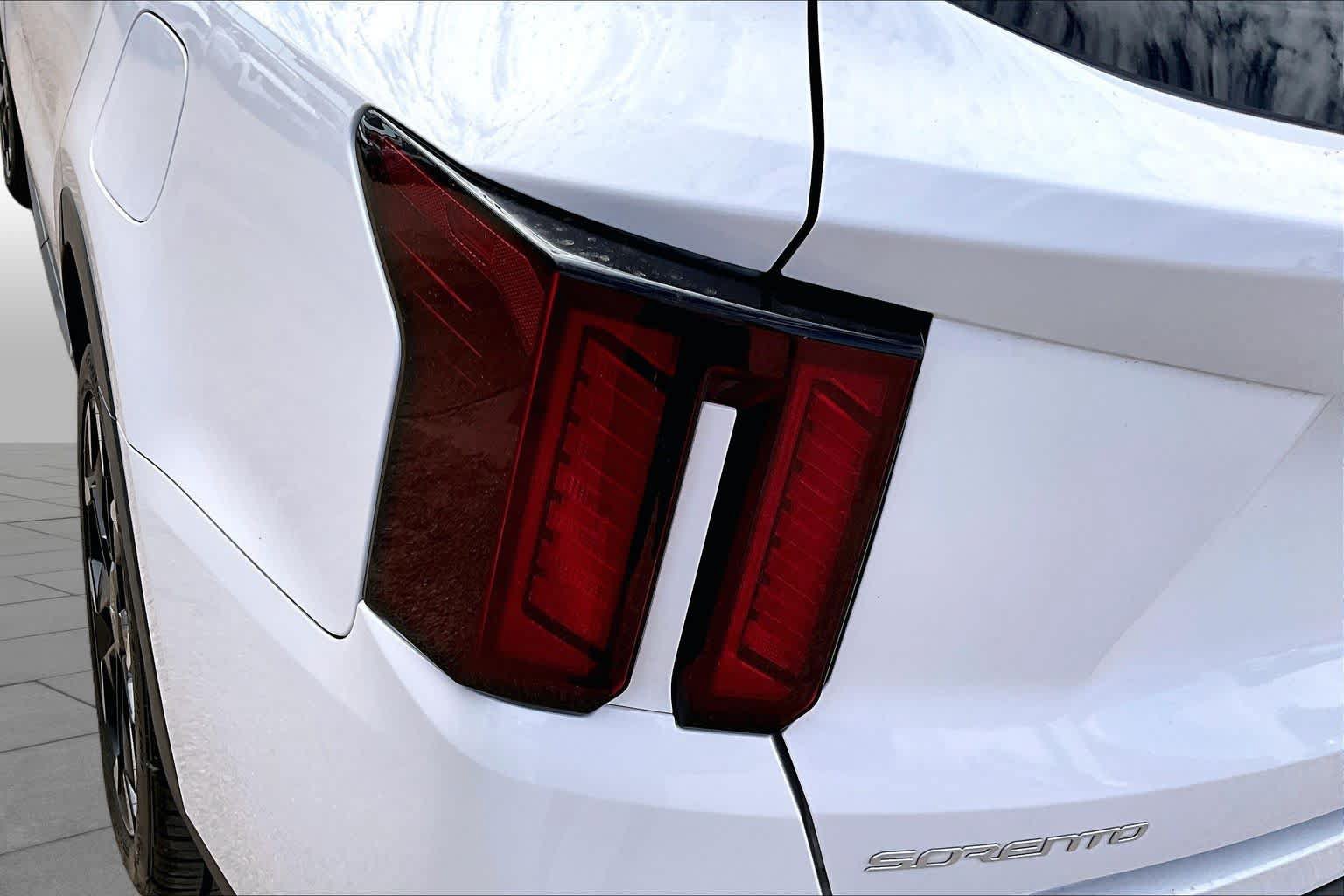 Certified 2025 Kia Sorento EX w/ Panoramic Sunroof Package FWD image 32